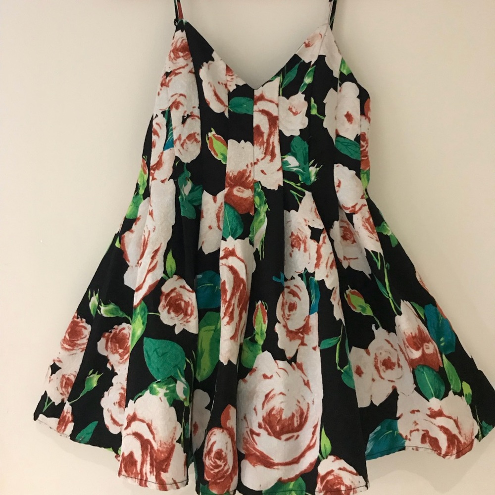 Flower Romper with low back🌸💛